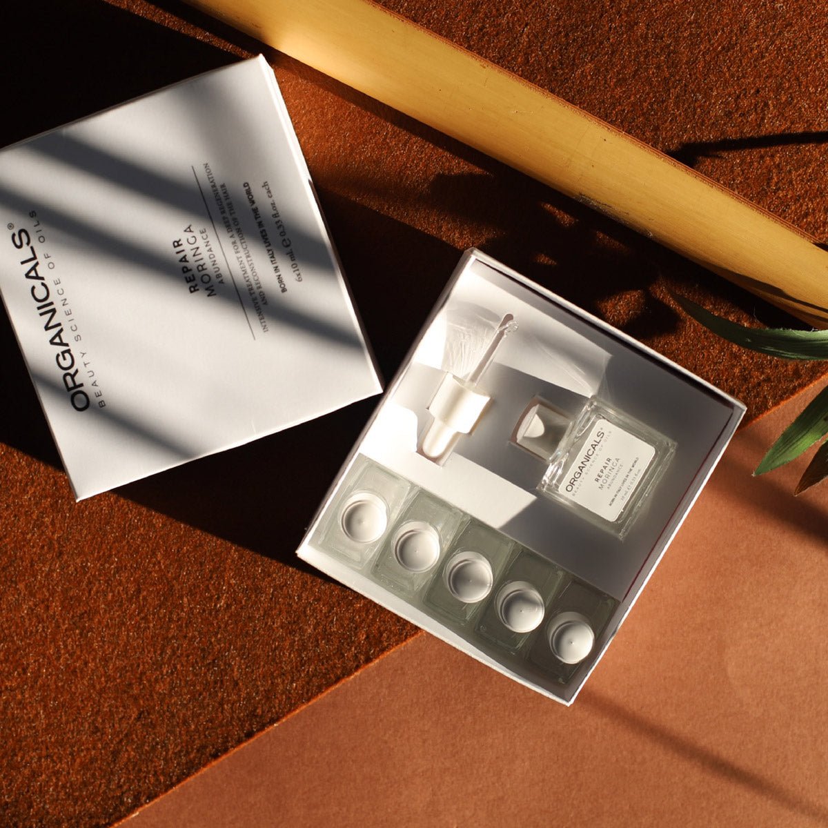 ABUNDANCE Moringa Repair serum v ampulah za rekonstrukcijo las 6 x 10 ml ORGANICALS - Šamponi.si